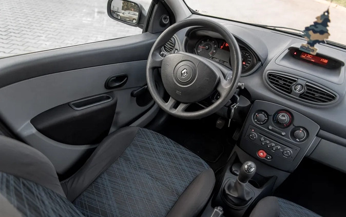 Renault Clio cena 12999 przebieg: 98453, rok produkcji 2006 z Nowy Dwór Gdański małe 667